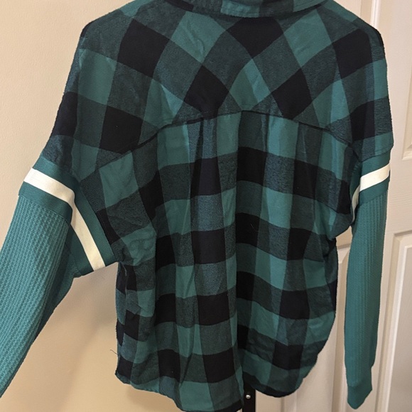 SO Green and Black Plaid Shirt - Picture 3 of 4